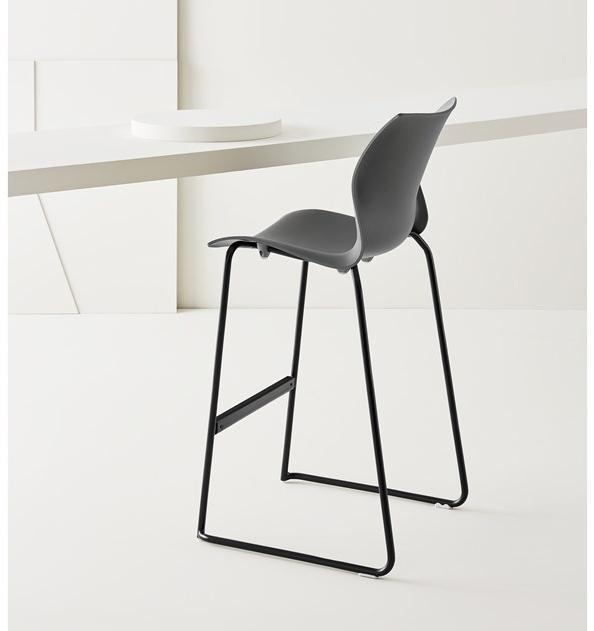 Segis Высокий табурет из полипропилена со спинкой Nami G0105 - Вид №1