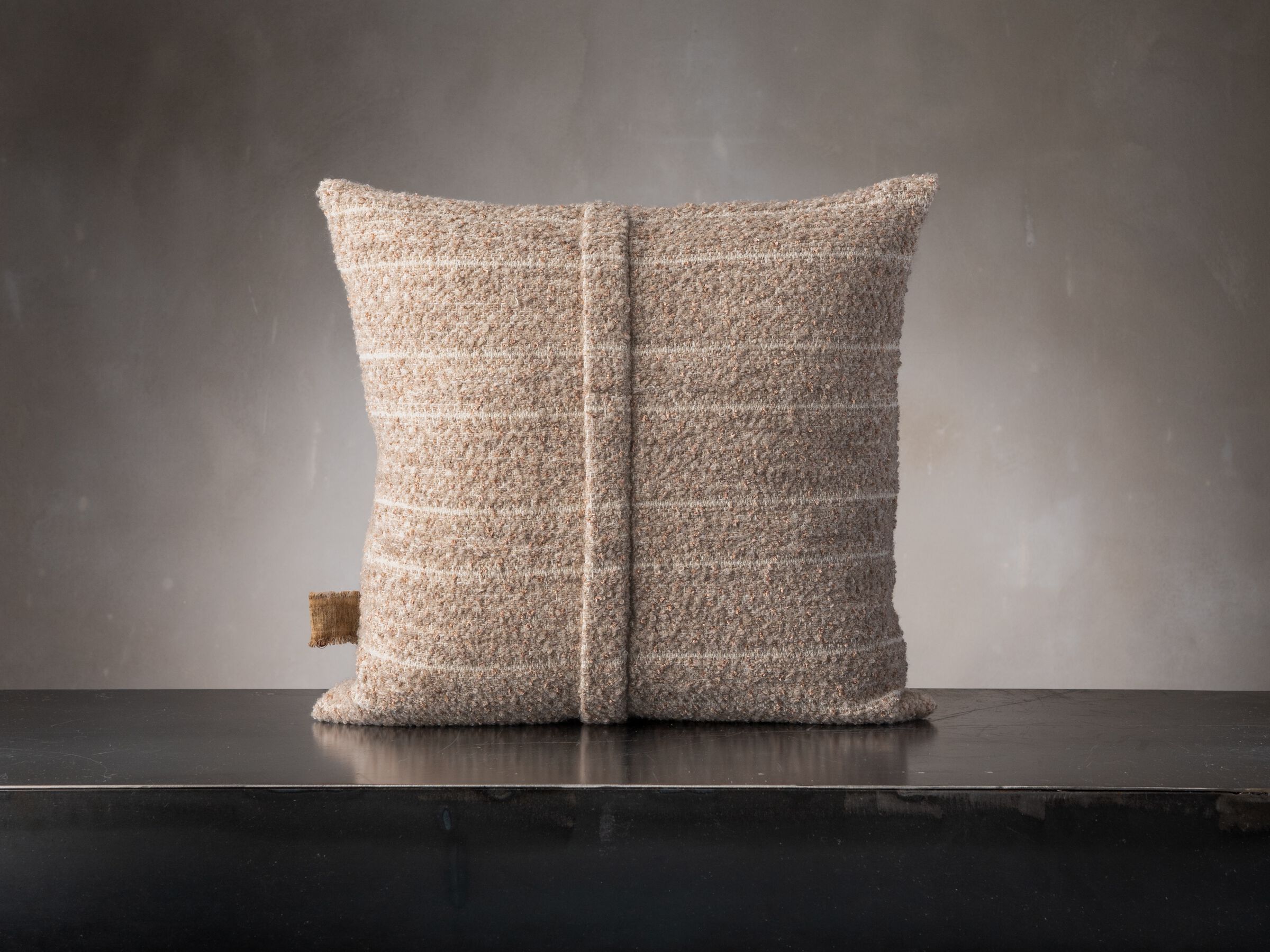 Квадратная шерстяная подушка The House of Lyria BENTIVOGLIO ARCH-00134378 - Вид №1