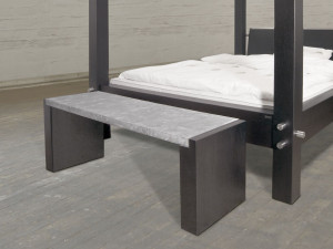 Стальная и деревянная скамья