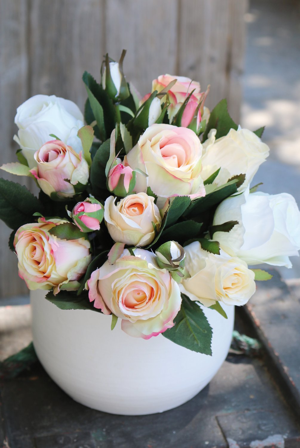 2613 705 a3 Искусственный букет из диких роз, 16-цветков, 28 см, бело-розовый H-andreas  - Вид №1