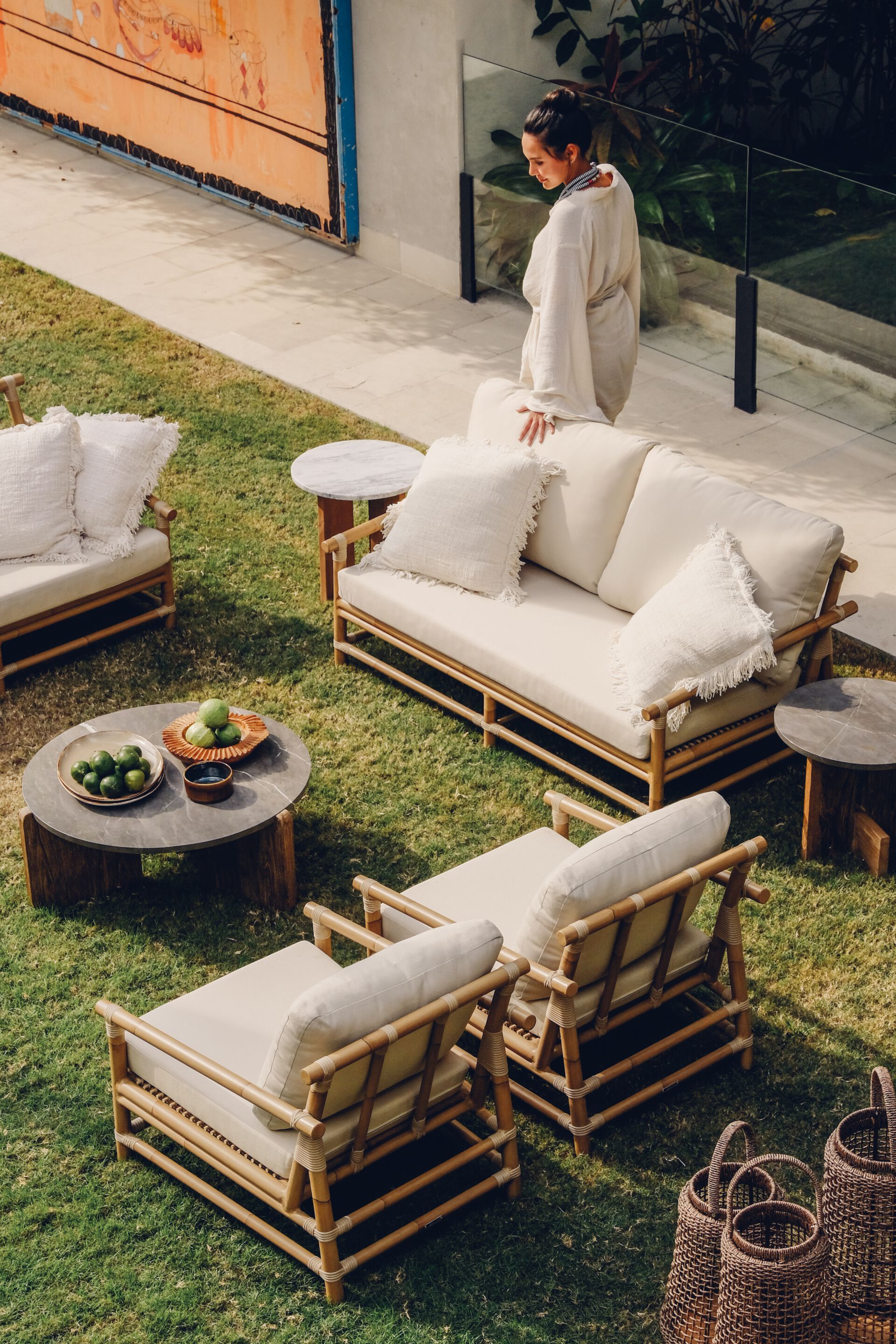 Низкий стол из тикового дерева с мраморной столешницей cbdesign стела ARCH-00084922 - Вид №5