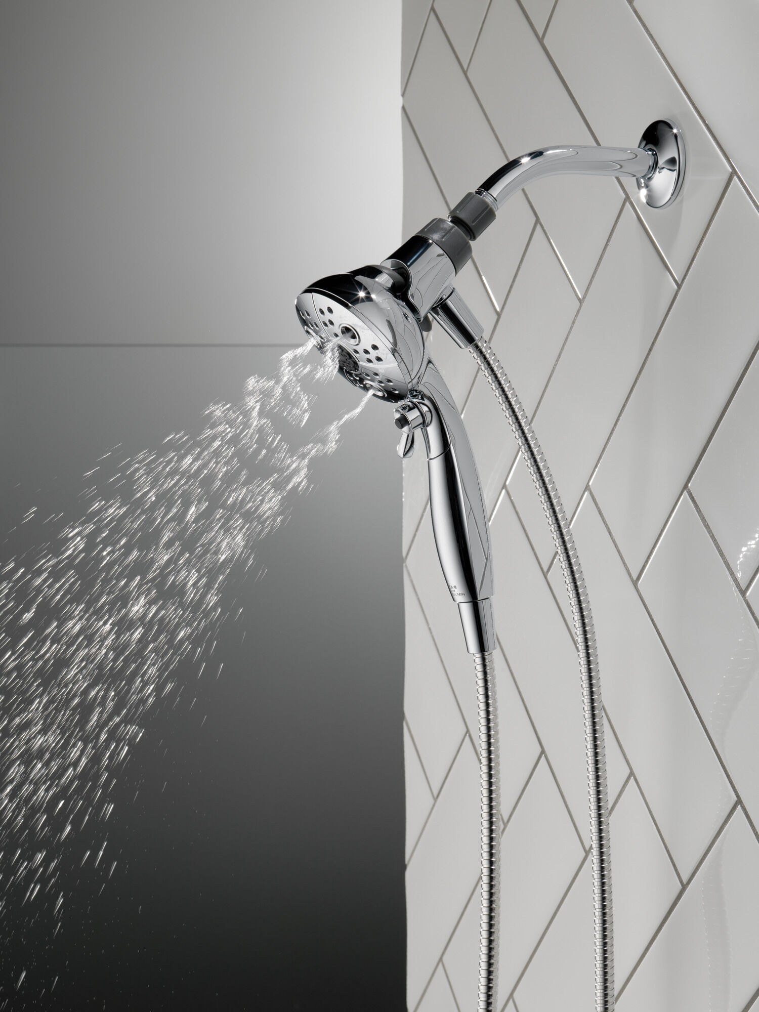 75507 Ручной душ SureDock ™ с 5 настройками Delta Faucet DELTA Хром - Вид №17