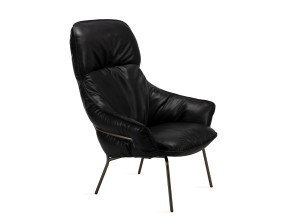 Кожаное кресло с подлокотниками с высокой спинкой