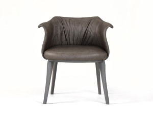 Мягкий стул с подлокотниками