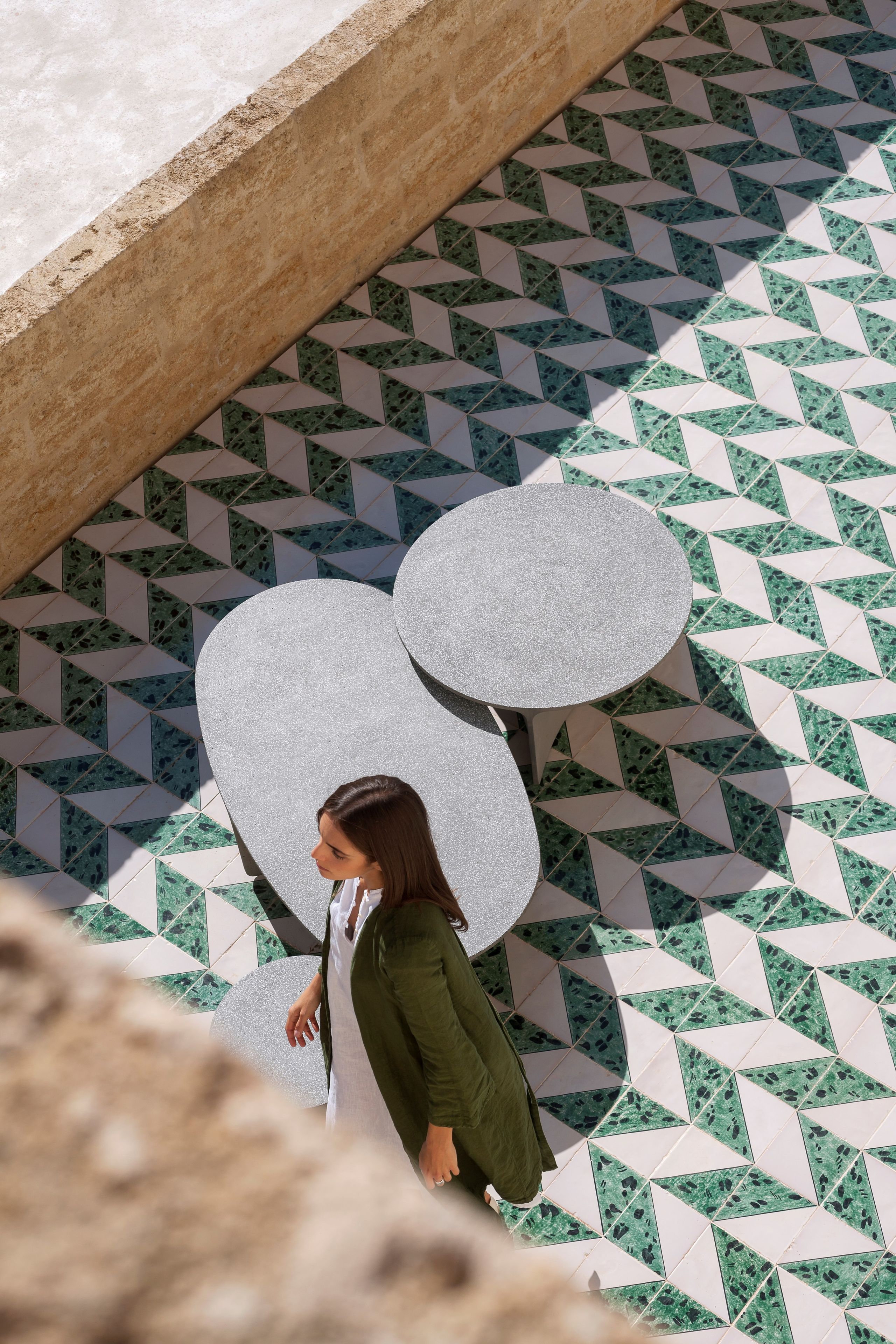 Бетонный круглый низкий садовый столик RODA Aspic ARCH-00046170 - Вид №6