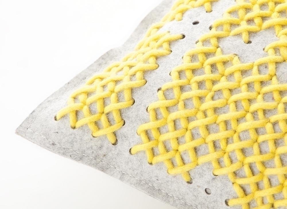 100082 Подушка Abstract желтая 57x43 см GAN Canevas