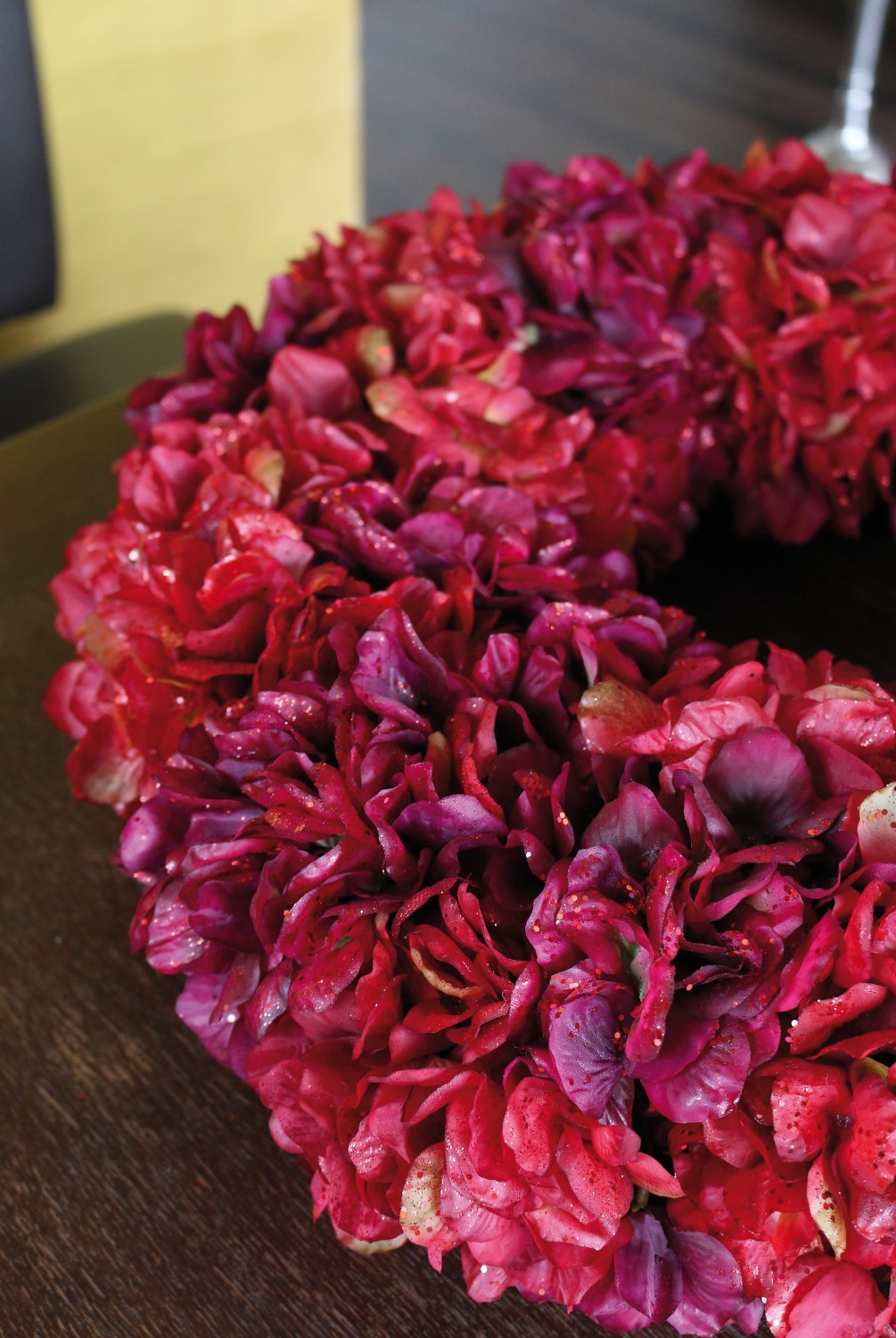 2010 432 a3 Искусственный венок из гортензии с глиттером, Ø 55 см, бордово-золотой H-andreas  - Вид №2