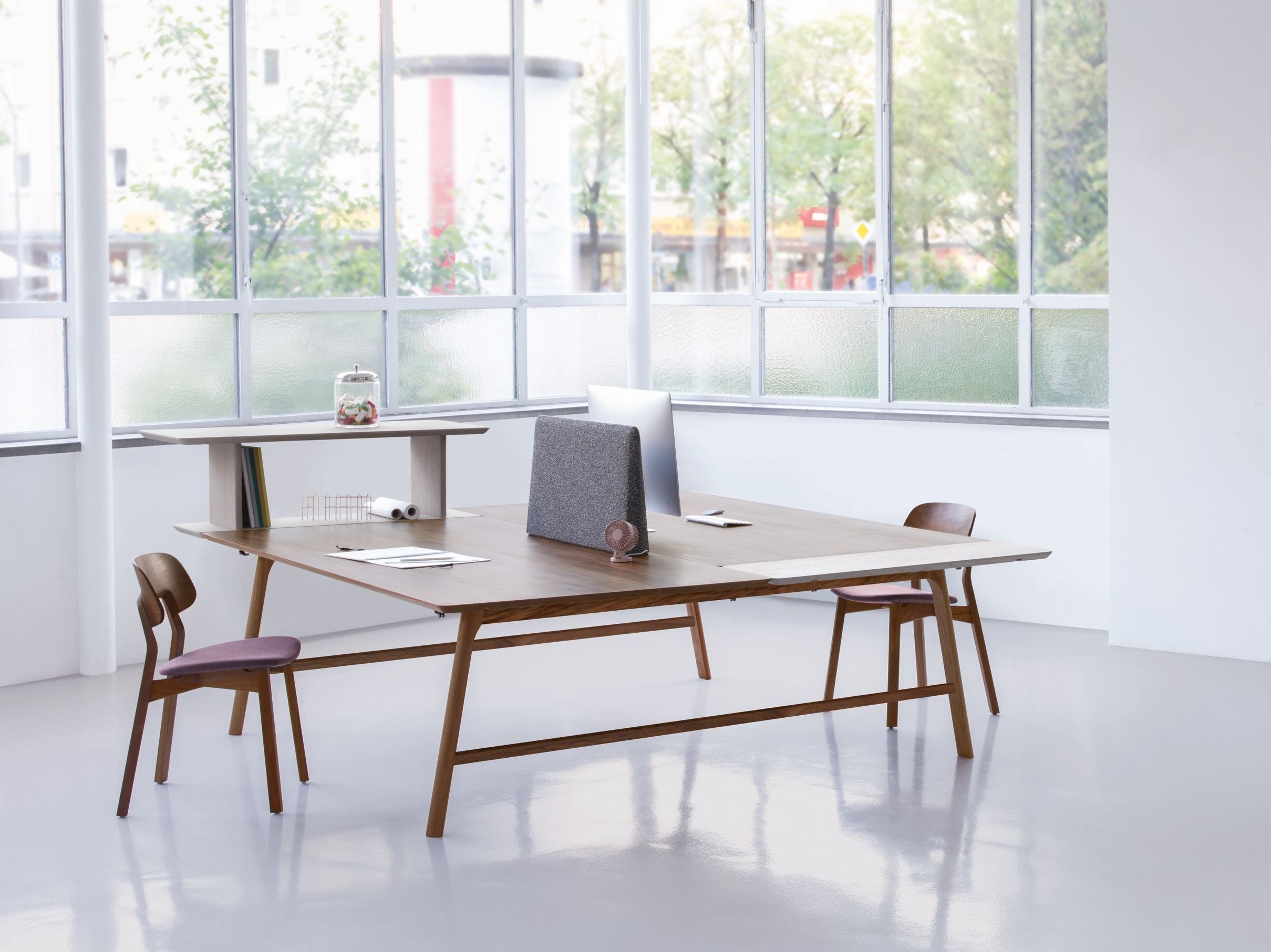 Секционный стол из массива дерева ZEITRAUM ARCH-00047819 - Вид №3