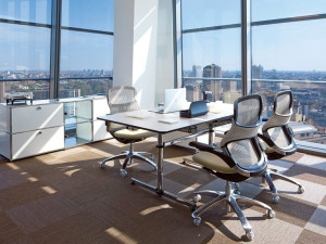 Рабочий стол с регулируемой высотой