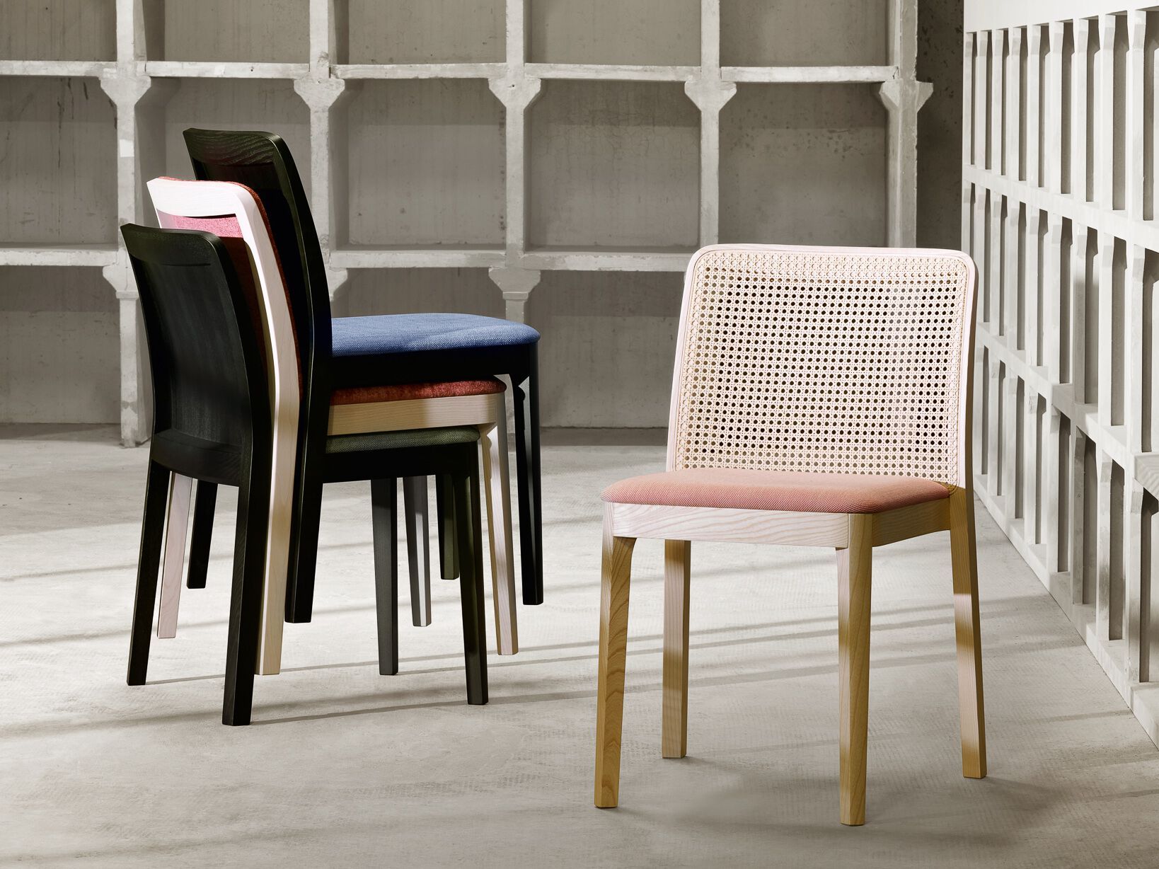 Стул из ясеня с мягким сиденьем Very Wood ARCH-00016634