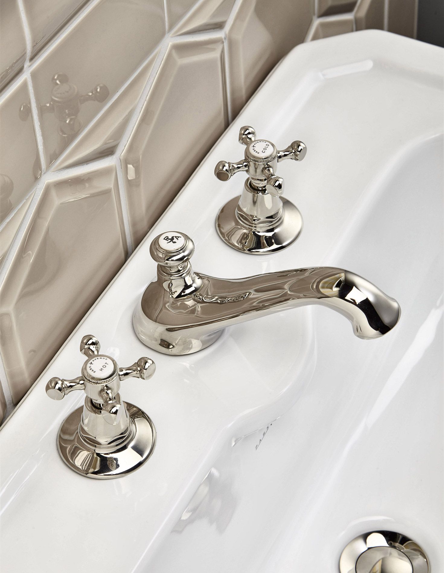 Смеситель для раковины с 3 отверстиями для пола с автоматическим сливом Park Avenue Hopkins ARCH-00081124 - Вид №2