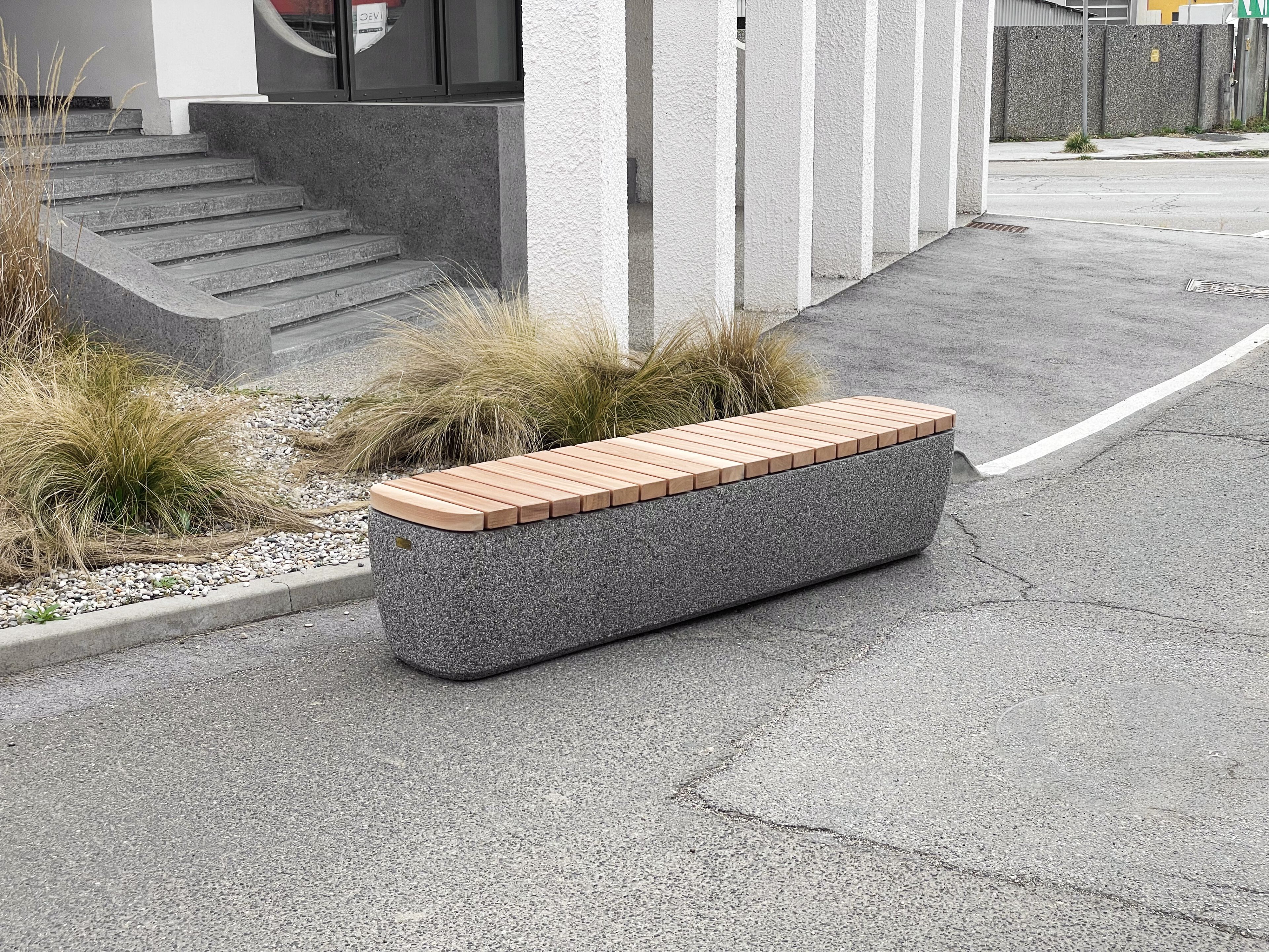 Скамейка из бетона и красного дерева без спинки Kremen ARCH-00031731 - Вид №2