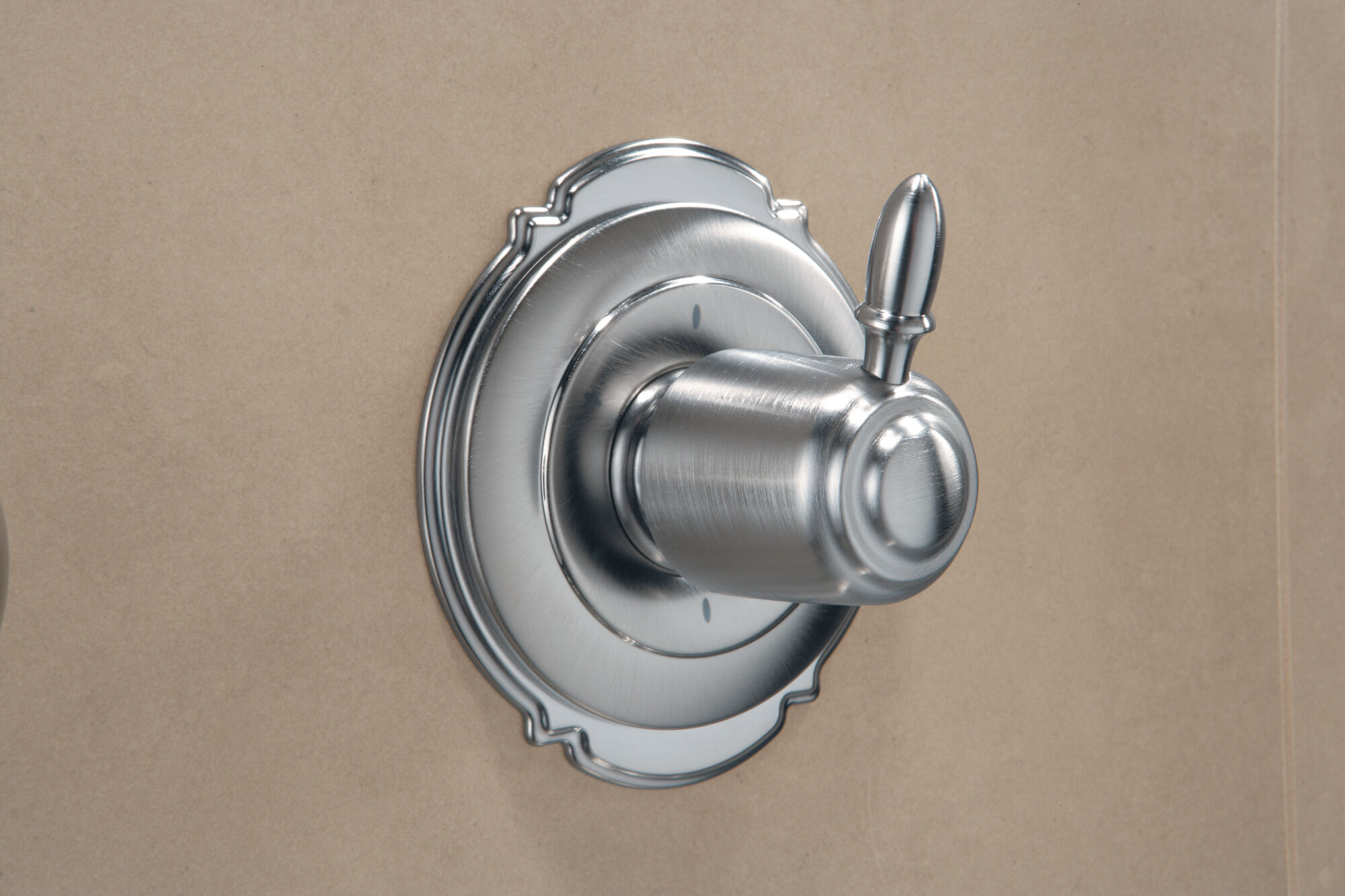 T11955-SS 3-портовая переключающая накладка с 6 позициями Delta Faucet Victorian Нержавеющая сталь - Вид №1