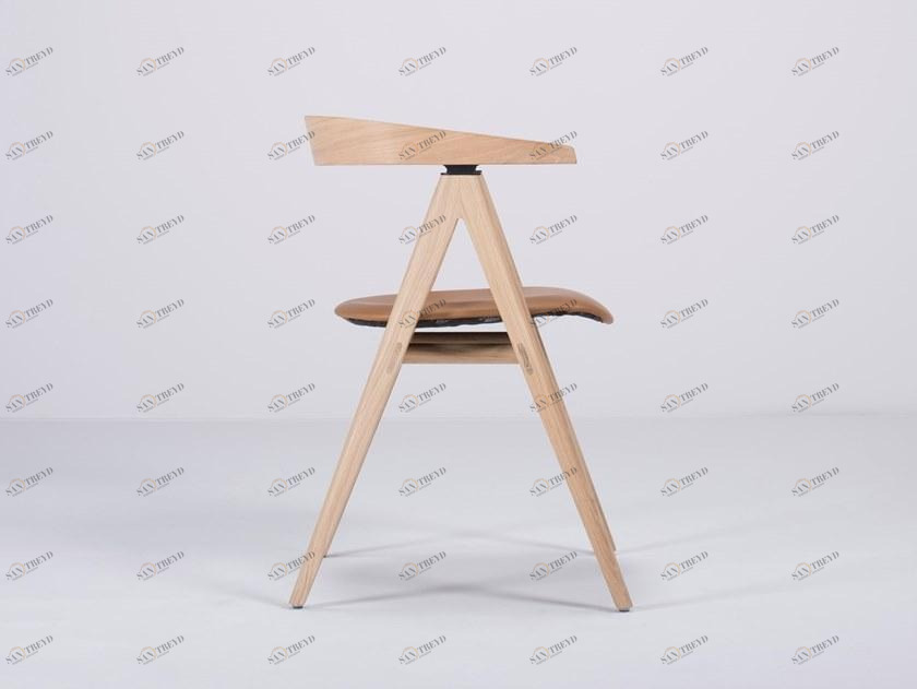 Gazzda Мягкое кожаное кресло с подлокотниками с открытой спинкой Ava 0fe