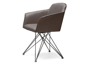 Кожаный поворотный стул с подлокотниками