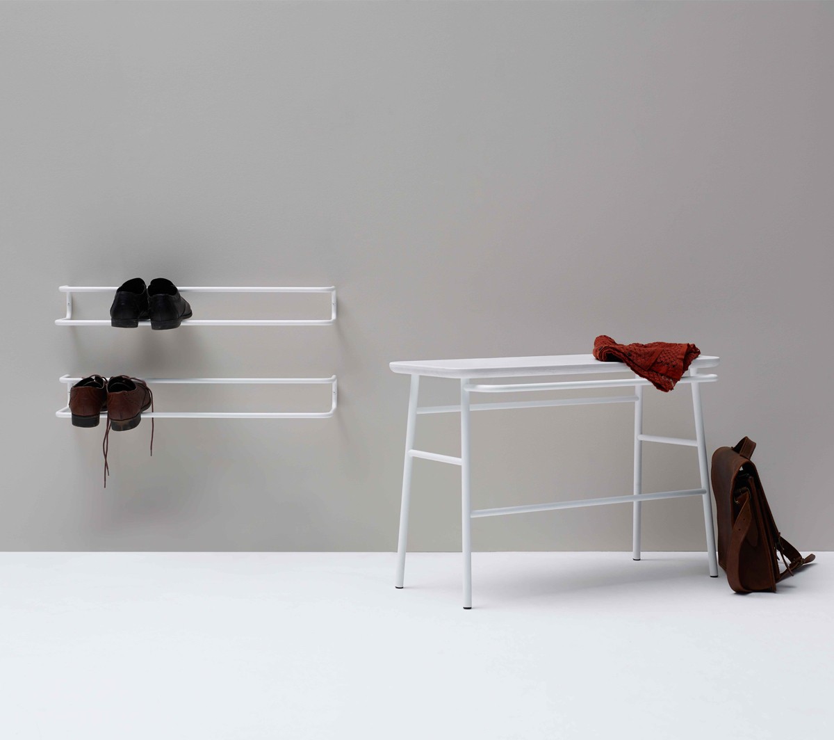 Ex.T TAKE OFF YOUR SHOES AND JACKETS Вешалка для одежды и обуви белая EXTAKE/B.CO  - Вид №1