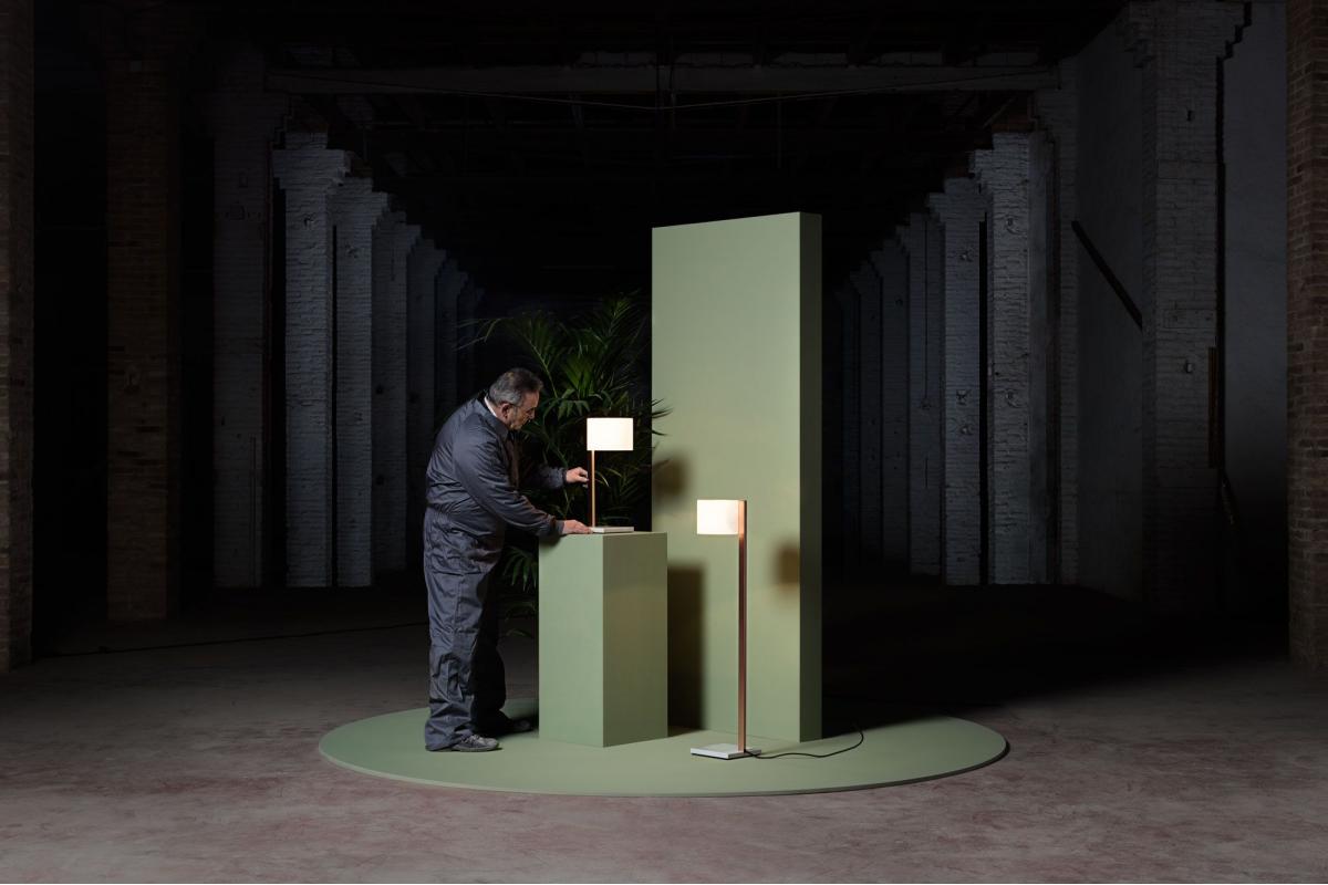 089824 Торшер P белый Parachilna Beta Santreyd