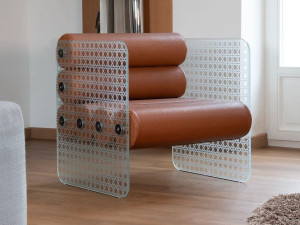 Кресло с подлокотниками