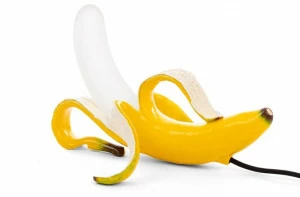 Seletti Светодиодная настольная лампа из смолы и стекла Banana lamp yellow