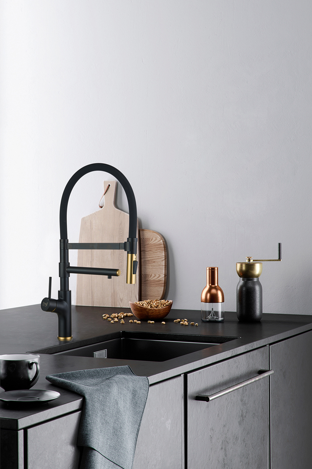Смеситель ZorG Magnit SZR-1010 BR/GRAFIT для кухонной мойки, бронза/графит - Вид №1