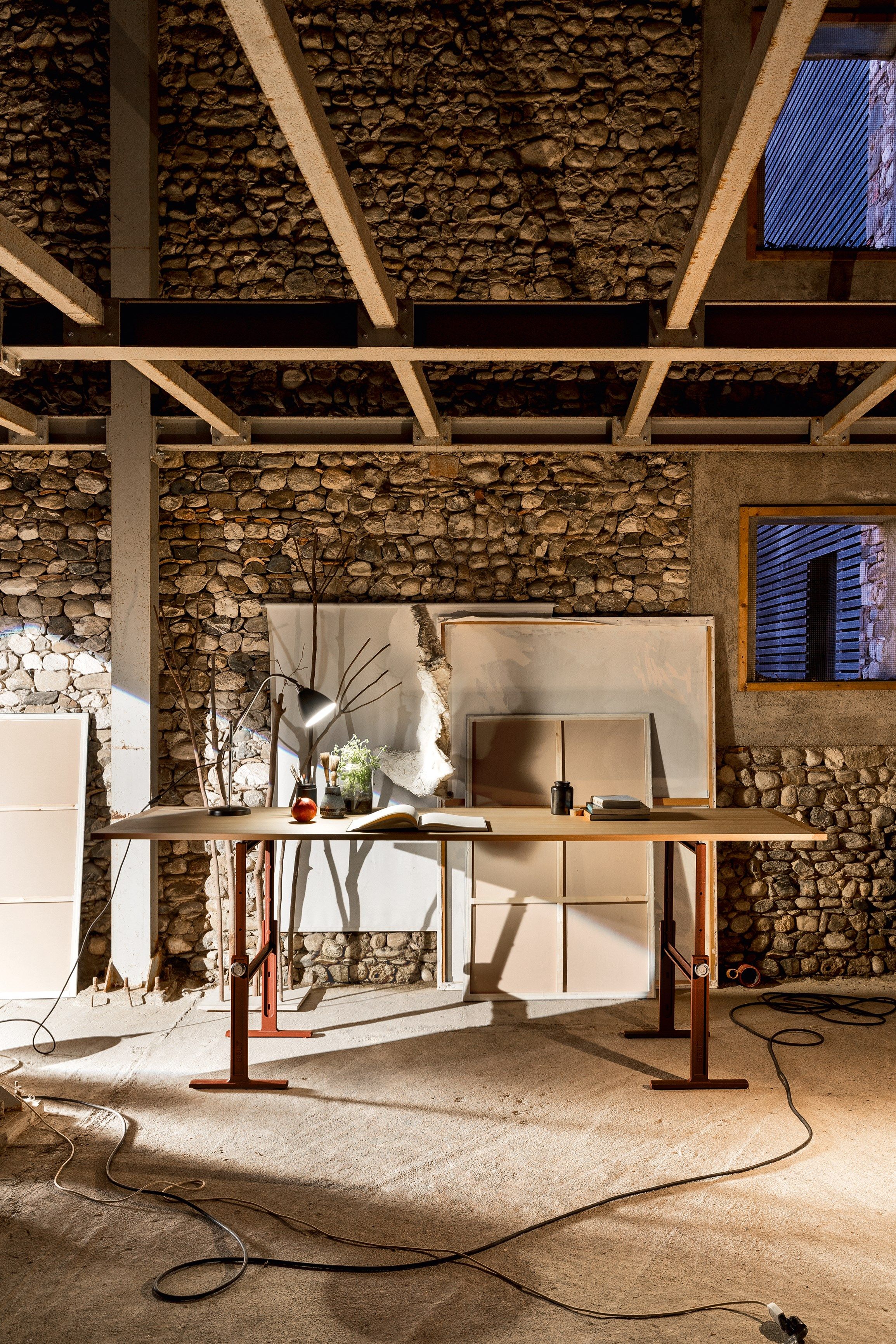 Прямоугольный стол с регулируемой высотой из чугуна Magis Brut ARCH-00141951 - Вид №7