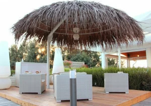 AFRICA STYLE Зонтик с боковой опорой из натурального макути Exotic tres chic Kbr360_m