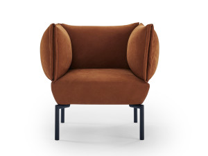 Тканевое кресло с подлокотниками