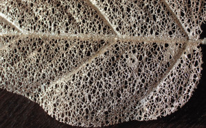 1449 394 a2 Лист филодендрона искусственный с глиттером, 60 см (лист 23 см), шампанское-камелия H-andreas