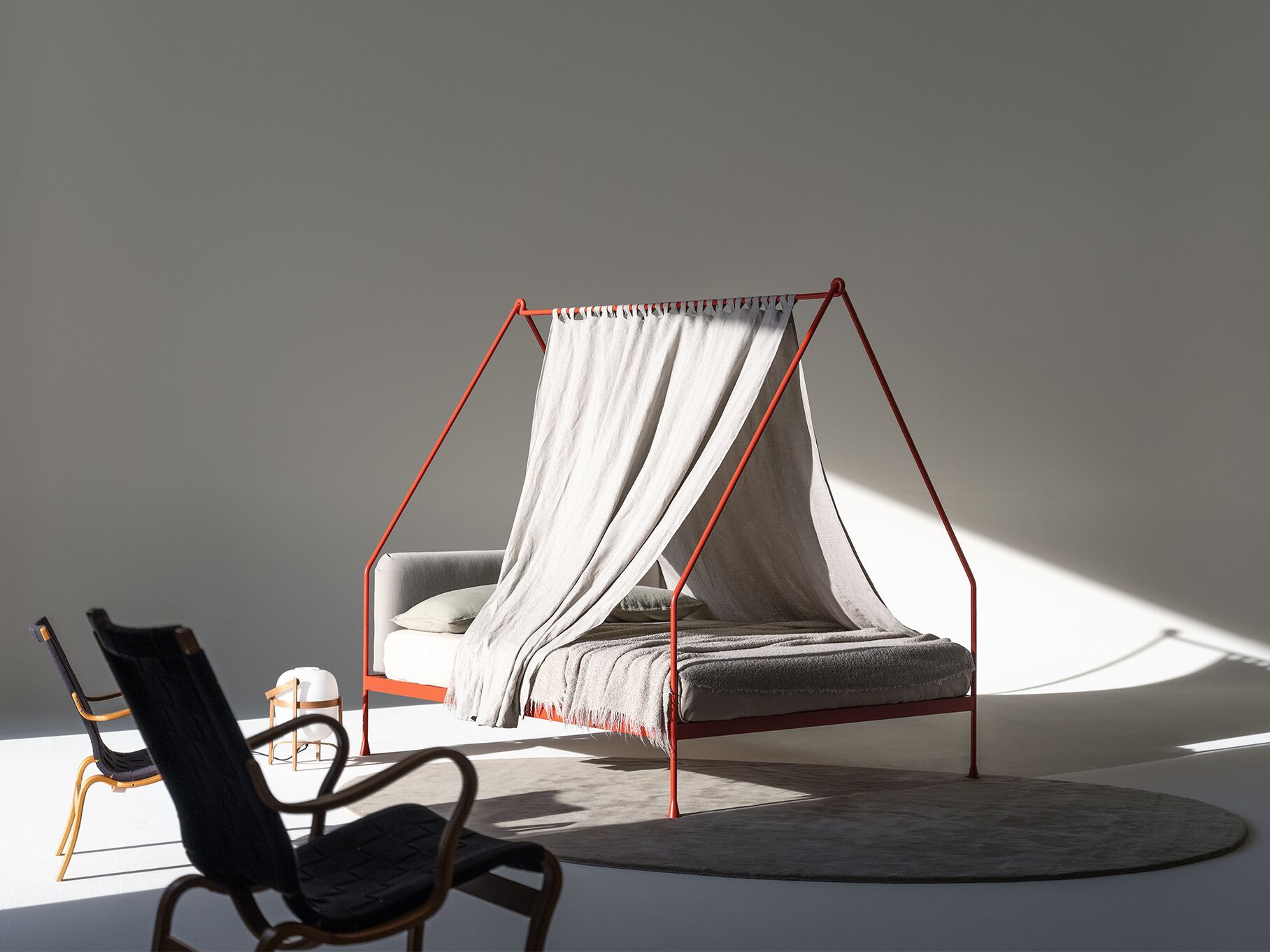 Двуспальная кровать из кованого железа с мягким изголовьем Lispi VETTA ARCH-00085027