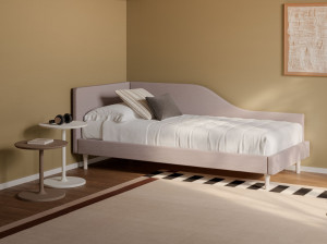 Мягкая односпальная кровать