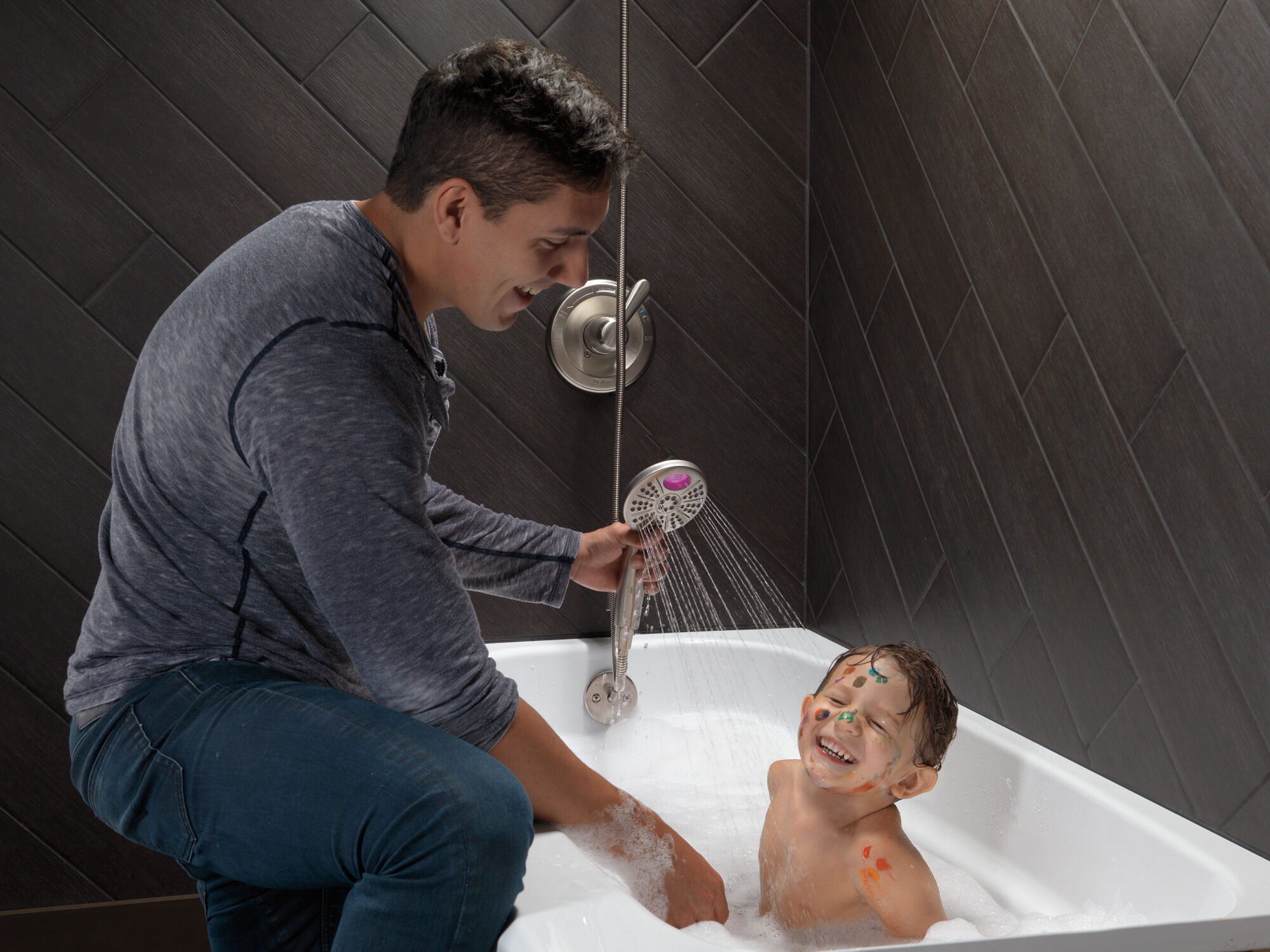 Temp2O® Ручной душ с 6 настройками Delta Faucet 59446-SS-PK - Вид №5