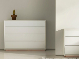 Деревянный комод