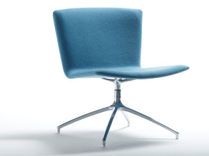 Кресло на насесте из ткани