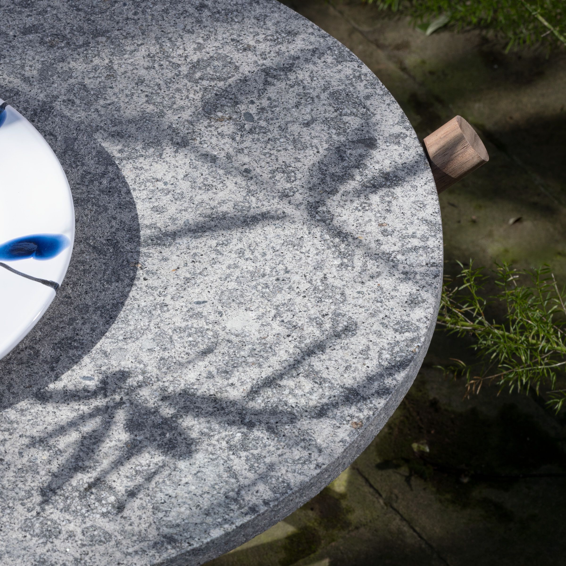 Круглый стол для сада в пеперино VELTHA® Naturam ARCH-00081871 - Вид №3