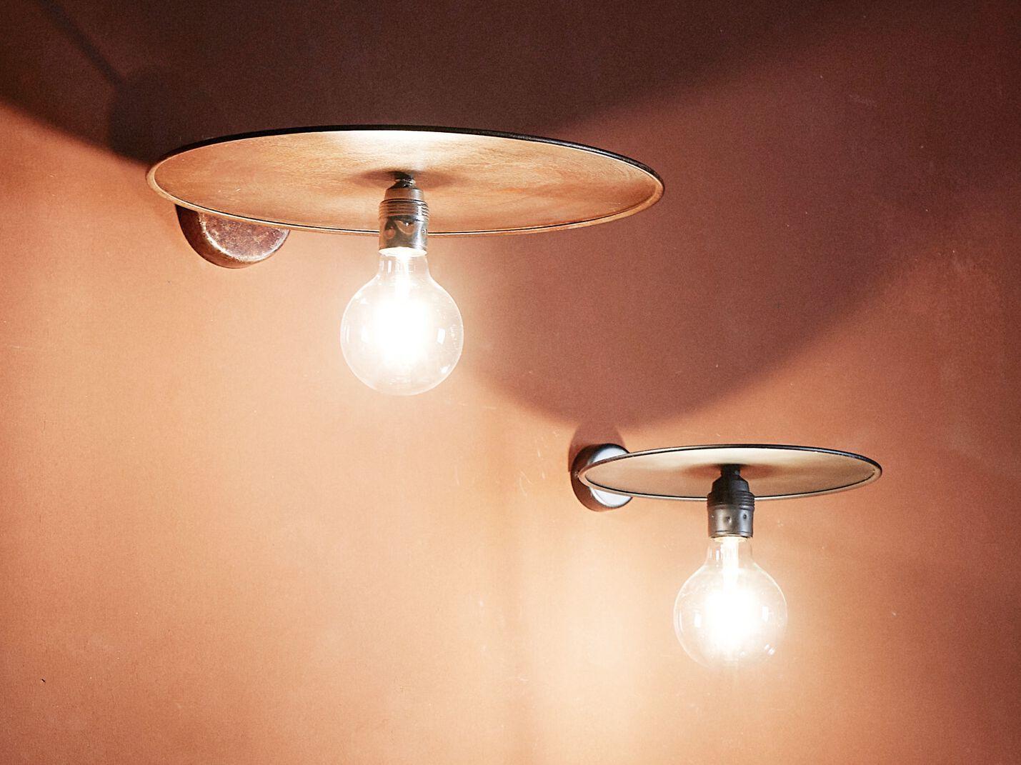 Железный настенный светильник Renzo Serafini Mexical ARCH-00017222