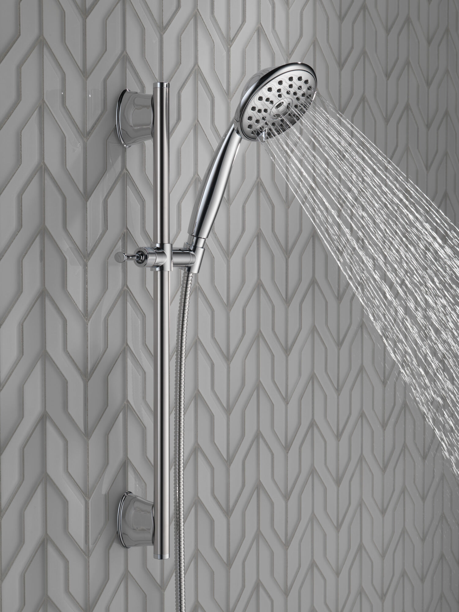 Ручной душ с настенной штангой с 3 настройками Delta Faucet 75806 - Вид №4