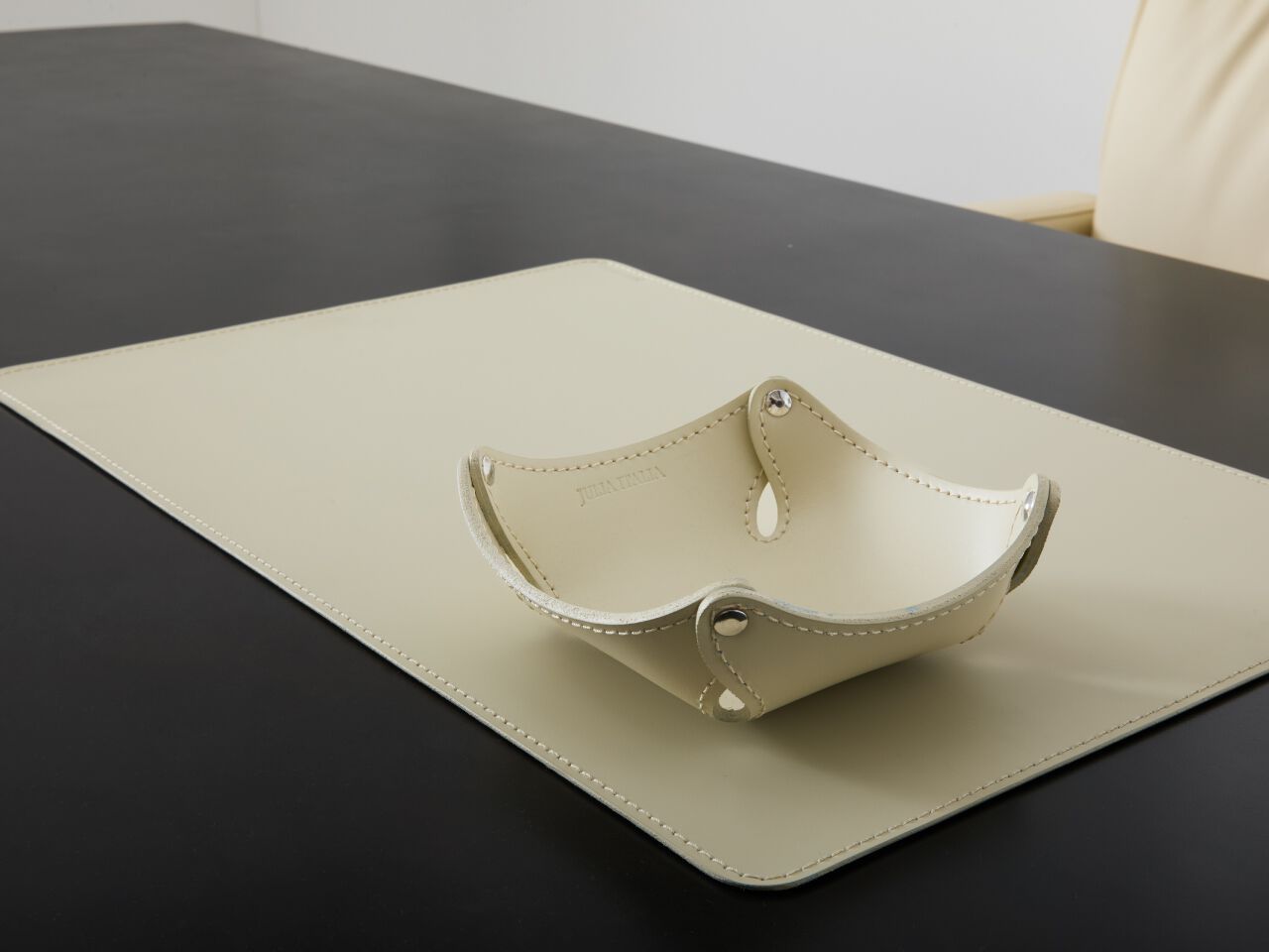 Кожаный чехол Julia Italia TOGETHER ARCH-00139212