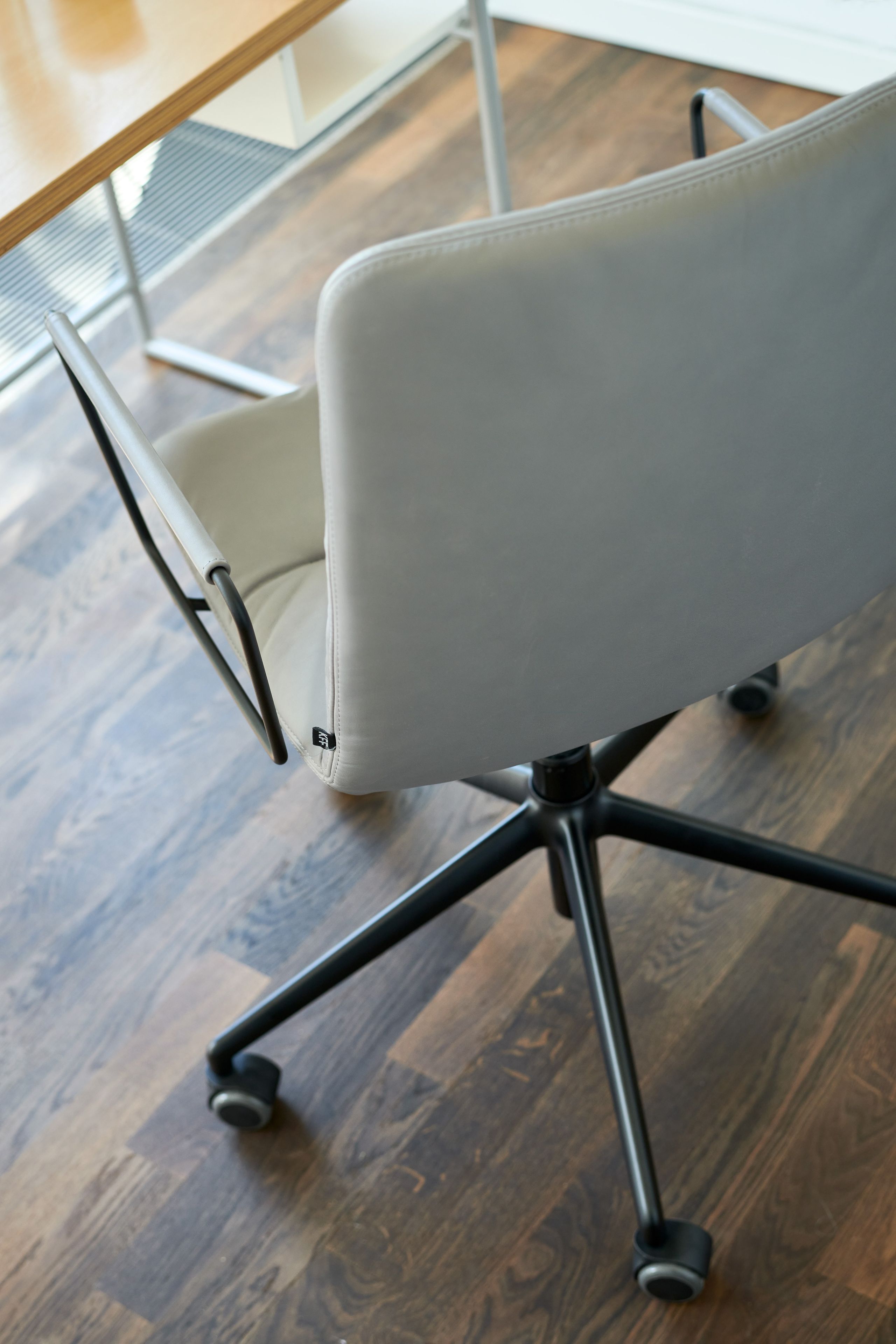 Мягкое вращающееся офисное кресло с подлокотниками KFF Arva Light ARCH-00051423 - Вид №6