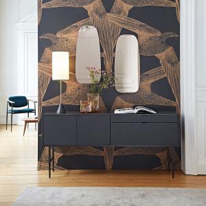 Низкий журнальный столик из грецкого ореха