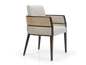 Тканевый стул с подлокотниками