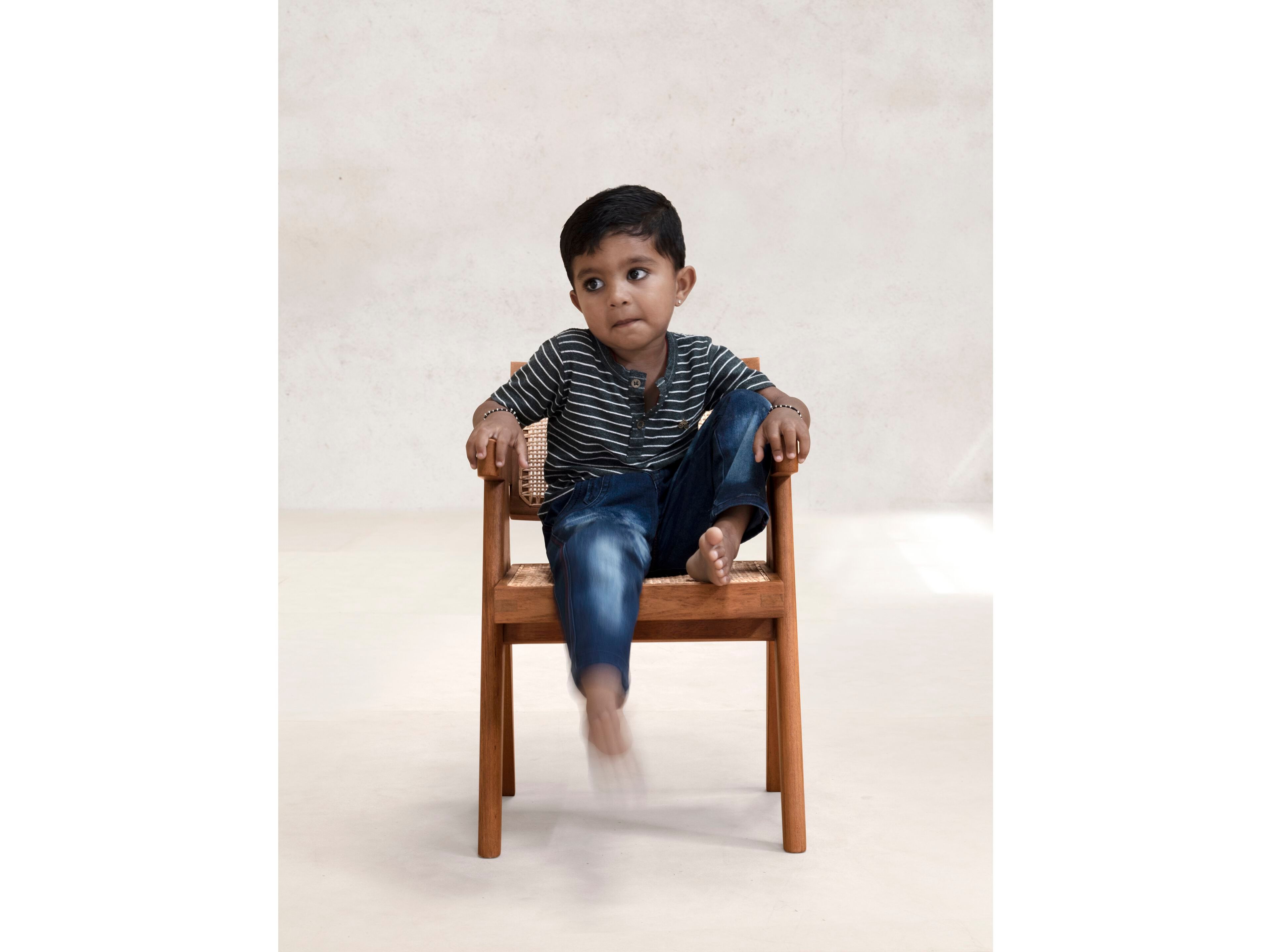 Стул из тикового дерева с подлокотниками Phantom Hands Project Chandigarh ARCH-00129552 - Вид №1