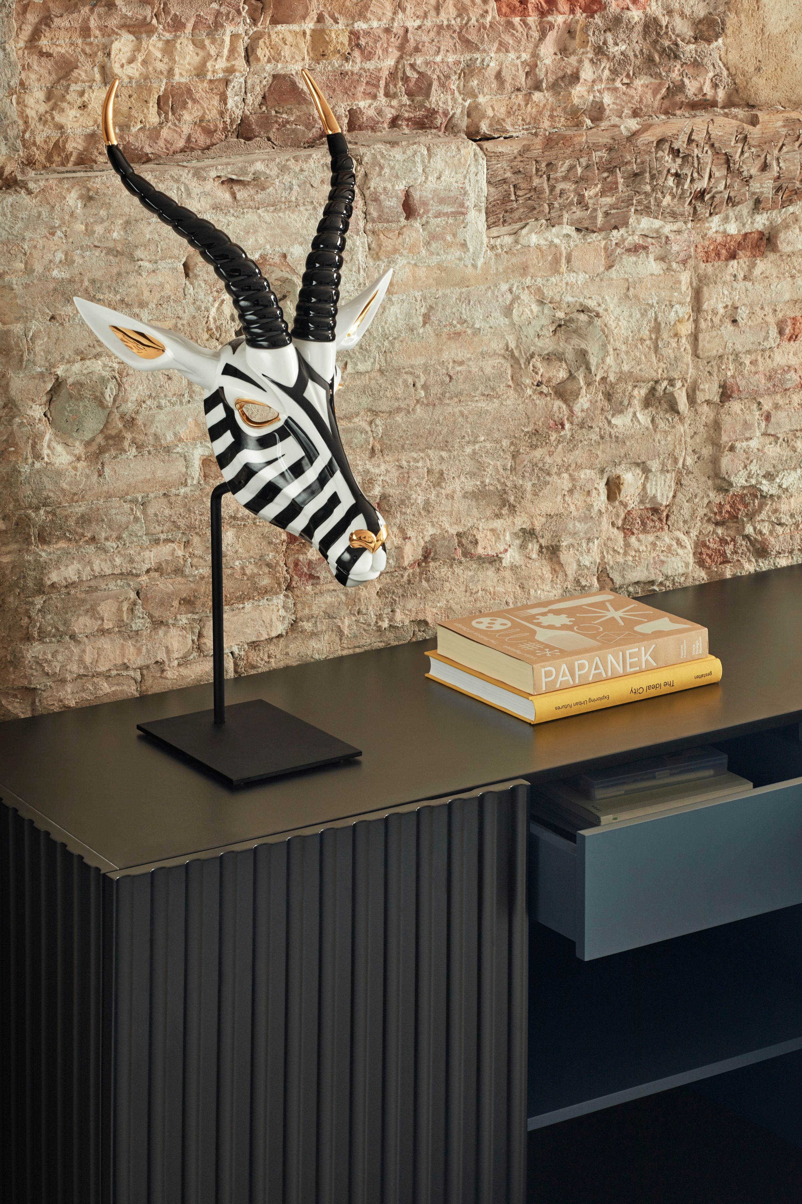 Шкаф из МДФ с распашными дверями TEULAT Дорический стиль ARCH-00032581 - Вид №10