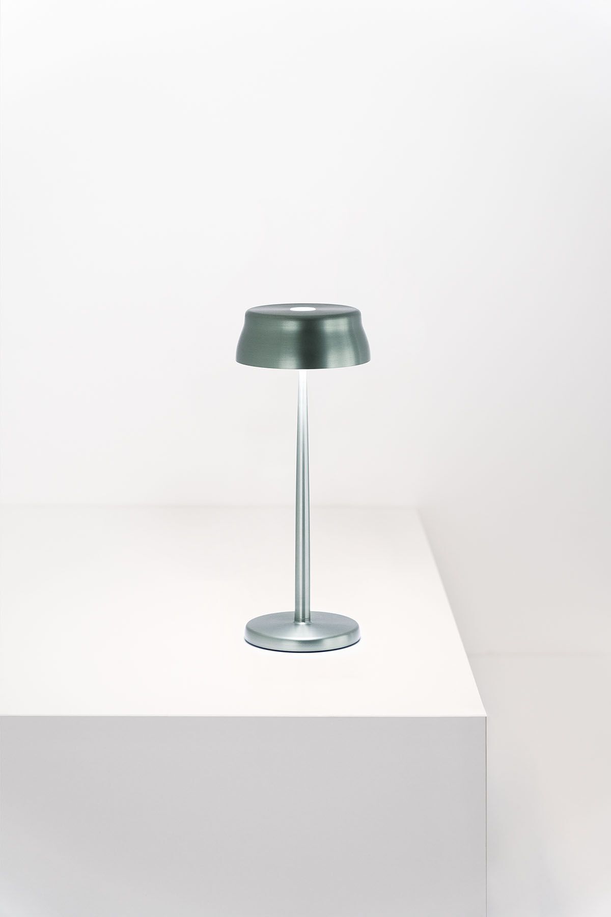 Аккумуляторная настольная лампа Zafferano Sister Light Wi-Fi ARCH-00125653 - Вид №5