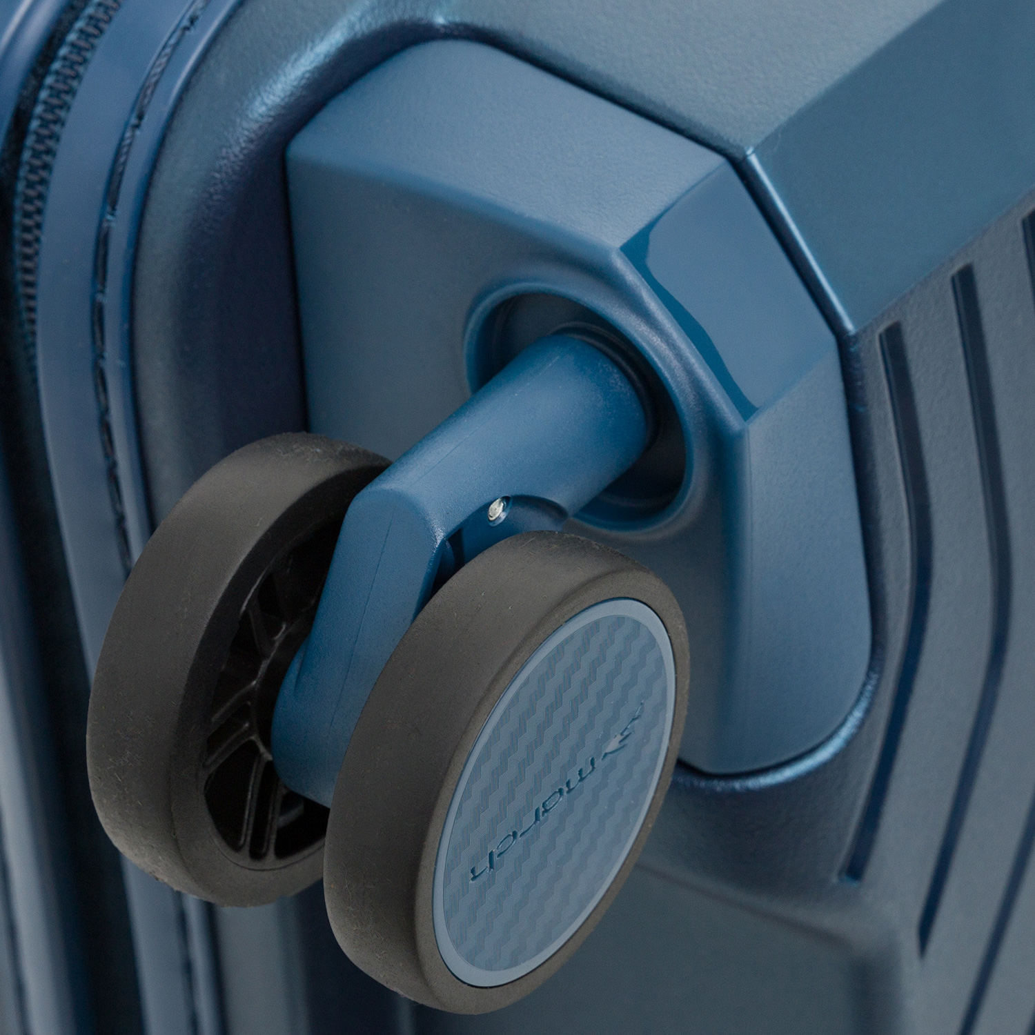 M1200-74-62 Чемодан M1200*62 Spinner 67 March Gotthard Metallic  - Вид №5