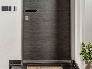 Бронированная входная дверь