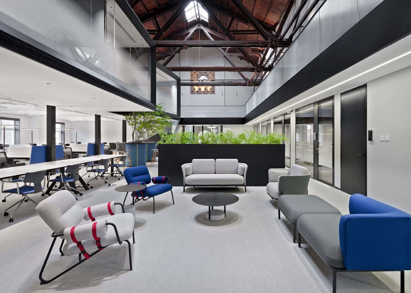 Тканевое кресло с подлокотниками KVN Design Furniture Nomadic ARCH-00051873 - Вид №1