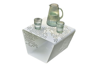 Стальной низкий садовый стол