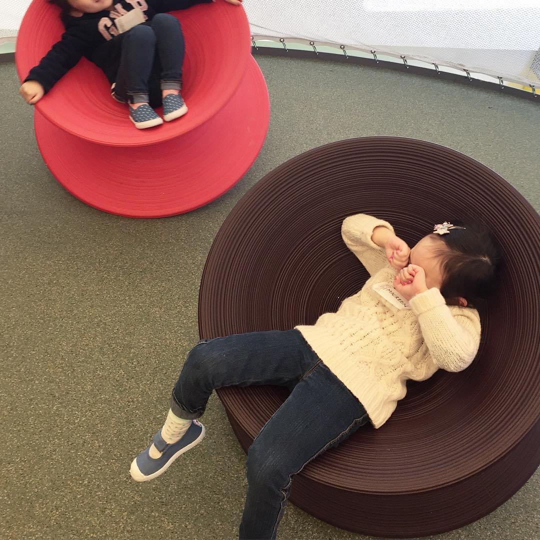 Magis Spun SD660 Стул вращающийся из полиэтилена. Цвет: Серый Темно-фиолетовый 1133 C  - Вид №3