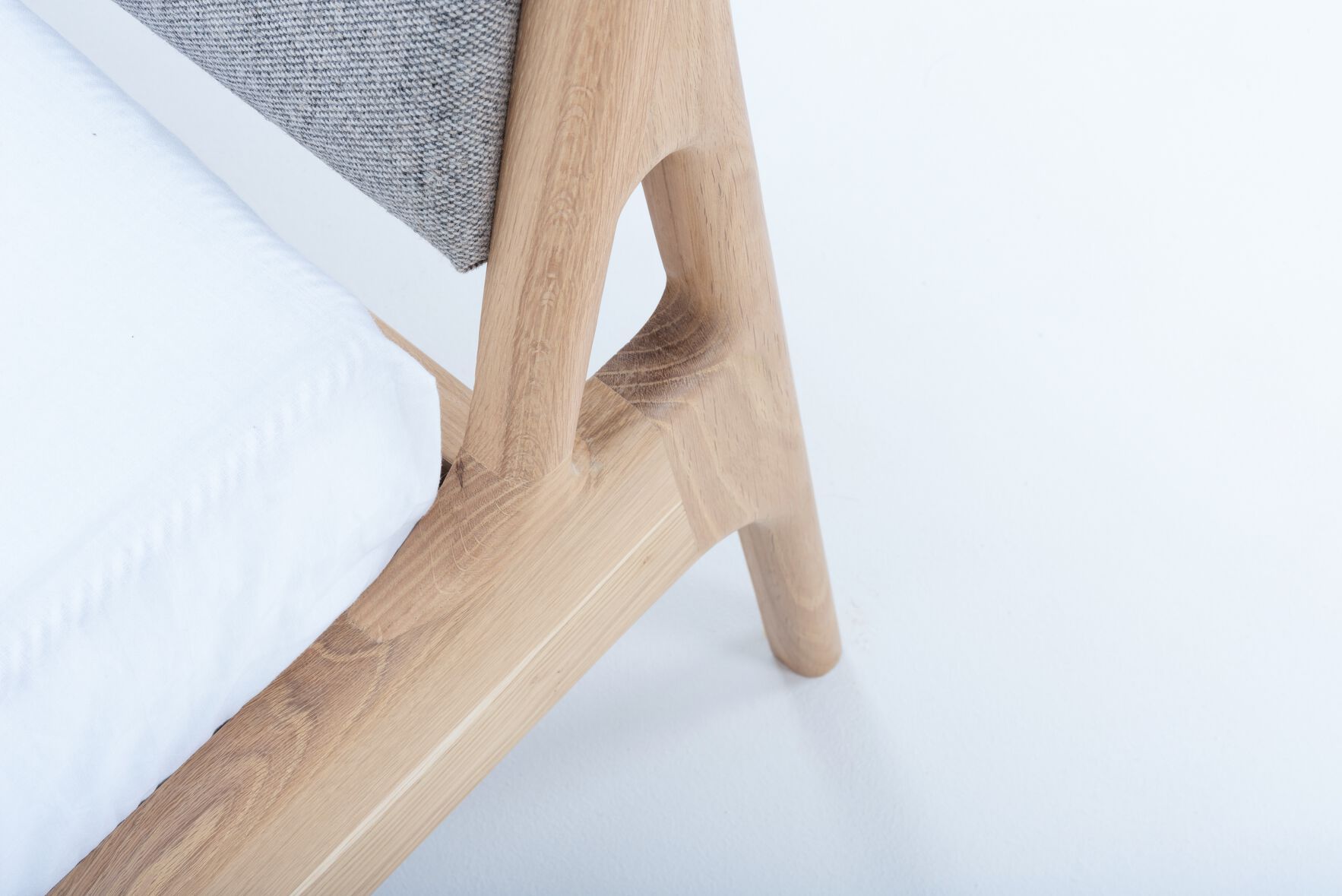 Дубовая двуспальная кровать Gazzda Fawn ARCH-00085993 - Вид №48