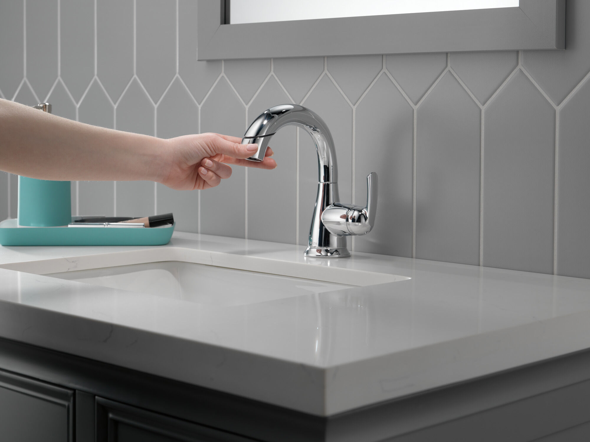 15765LF-PD Выдвижной смеситель для ванной комнаты с одной ручкой Delta Faucet Broadmoor Хром  - Вид №6